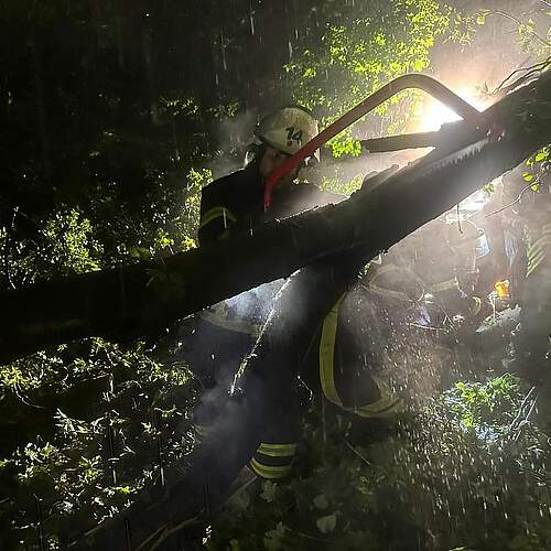 Sich die Nacht um die Ohren schlagen#Einsatz #TeamSyburg #Ehrenamt #Feuerwehr #FeuerwehrDortmund #FFDOLZ14 #112 ...